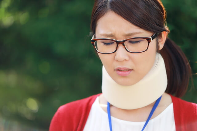 慰謝料請求を考える女性